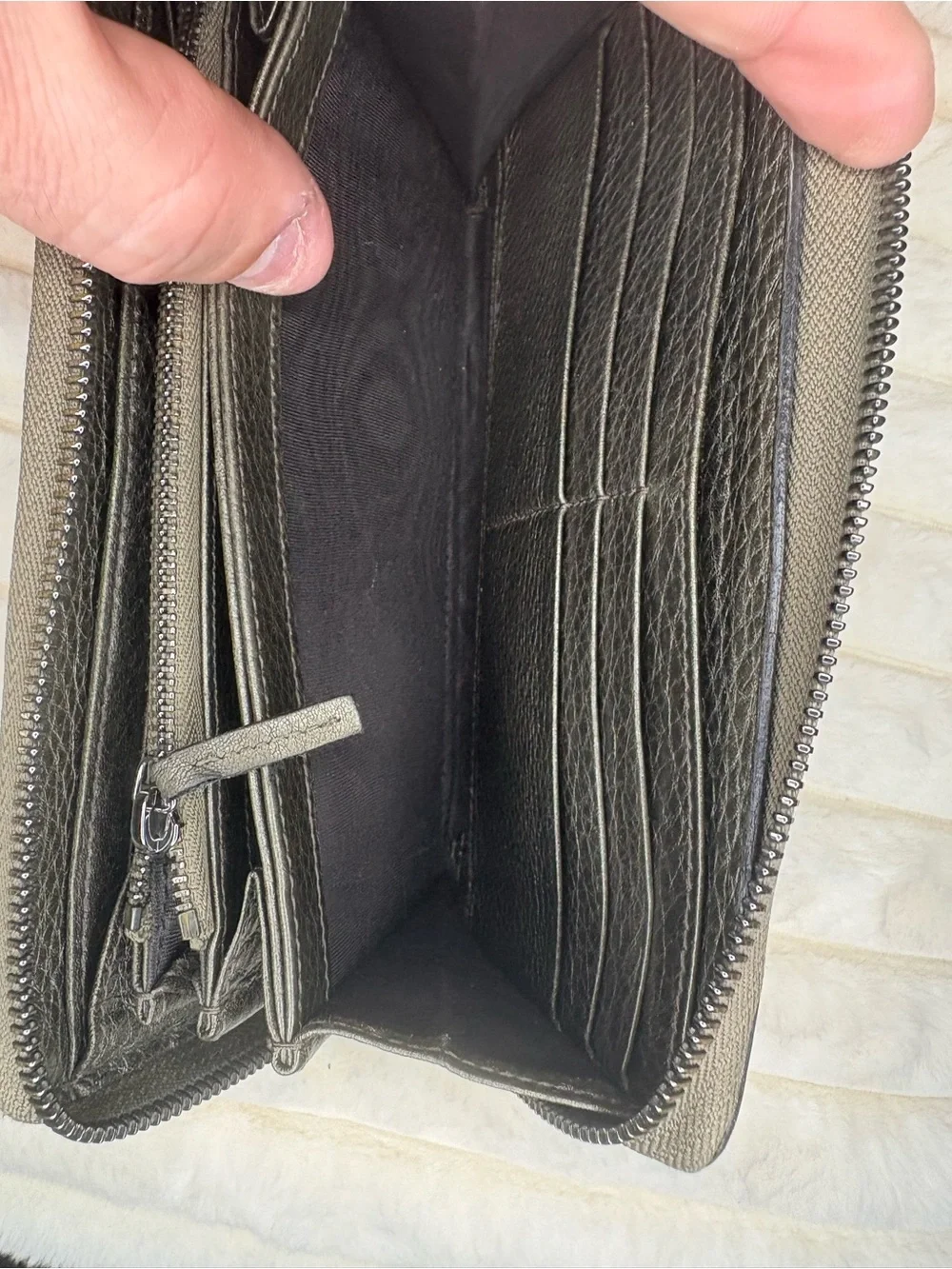 Authentic Gucci Soho Metallic Gunmetal Zip Around Wallet GG Tassel Full Set - Picture 10 of 15
